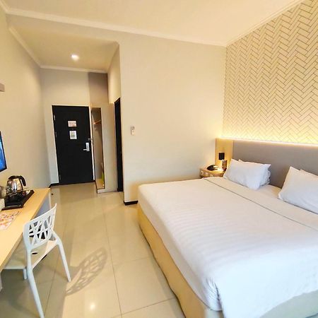 Royal Park Hotel Samarinda Exterior photo