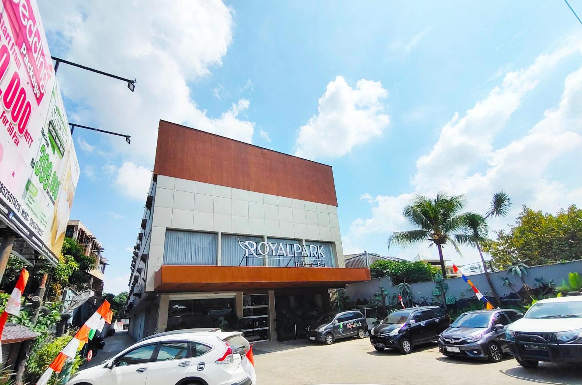 Royal Park Hotel Samarinda Exterior photo