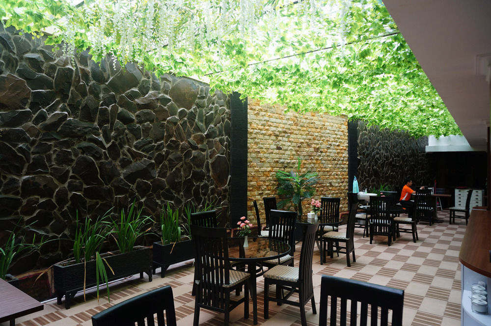 Royal Park Hotel Samarinda Exterior photo