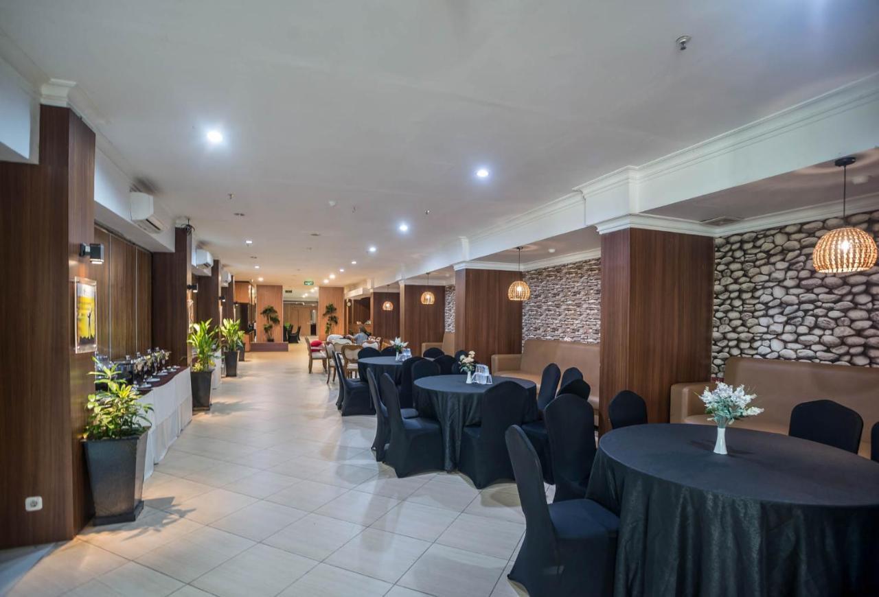 Royal Park Hotel Samarinda Exterior photo